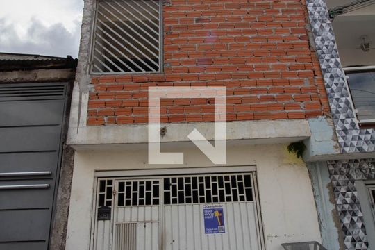 Fachada de casa para alugar com 1 quarto, 35m² em Jardim Norma, São Paulo