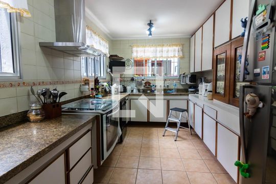 Cozinha  de casa à venda com 4 quartos, 340m² em Santo Amaro, São Paulo