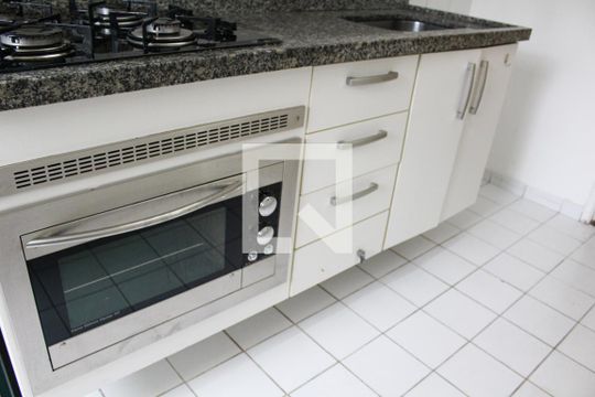Cozinha de apartamento à venda com 2 quartos, 53m² em Vila Bruna, São Paulo