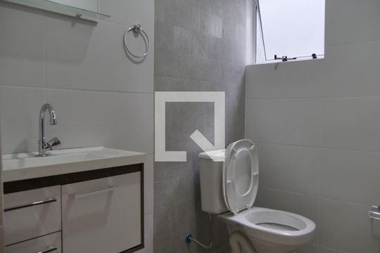 Banheiro Social 2 de casa para alugar com 3 quartos, 376m² em Parque Bandeirante, Santo André