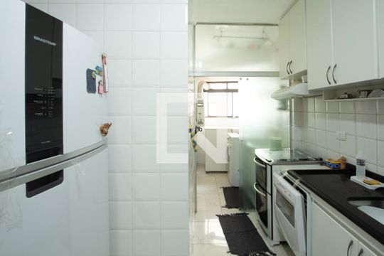 Cozinha de apartamento para alugar com 3 quartos, 76m² em Vila Olímpia, São Paulo