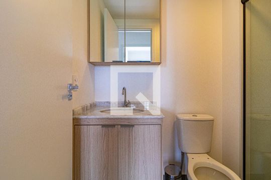 Banheiro de apartamento para alugar com 1 quarto, 33m² em Butantã, São Paulo