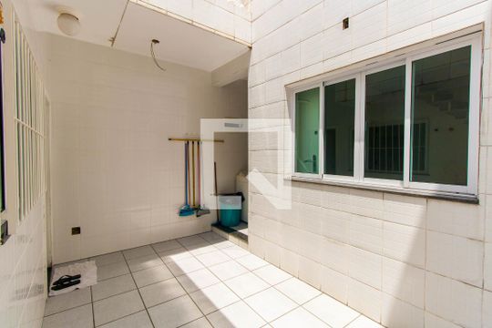 Quintal de casa à venda com 2 quartos, 200m² em Parque São Lucas, São Paulo