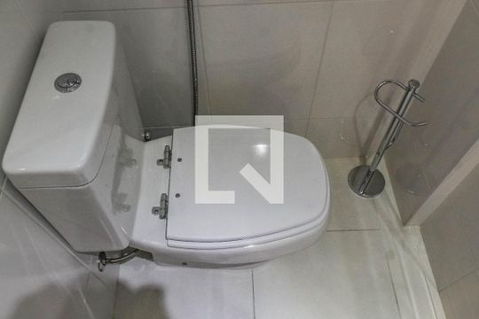 Banheiro da Suíte 3 de apartamento para alugar com 3 quartos, 86m² em Balneario Cidade Atlantica, Guarujá