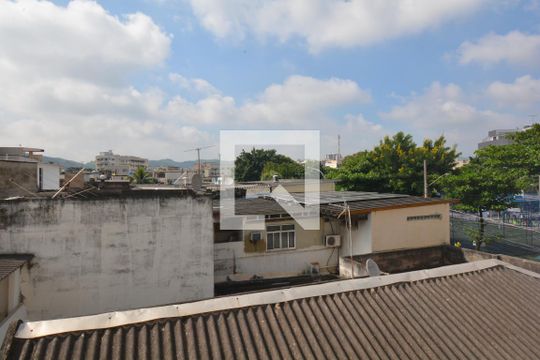 Vista do Quarto 1 do Segundo Piso de casa de condomínio para alugar com 2 quartos, 90m² em Brás de Pina, Rio de Janeiro