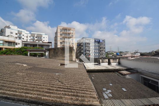 Vista do Quarto 2 do Segundo Piso de casa de condomínio para alugar com 2 quartos, 90m² em Brás de Pina, Rio de Janeiro