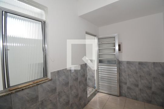 Sala/Cozinha de casa de condomínio para alugar com 2 quartos, 90m² em Brás de Pina, Rio de Janeiro