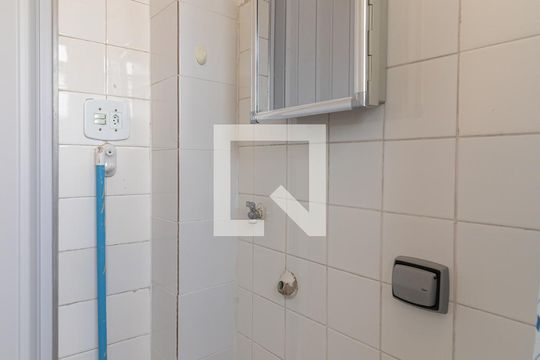 Baheiro e Lavanderia de apartamento à venda com 1 quarto, 28m² em Liberdade, São Paulo