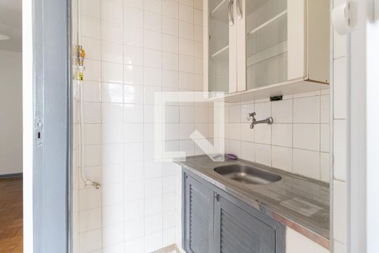 Cozinha de apartamento à venda com 1 quarto, 28m² em Liberdade, São Paulo