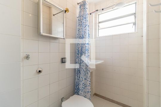 Baheiro e Lavanderia de apartamento à venda com 1 quarto, 28m² em Liberdade, São Paulo