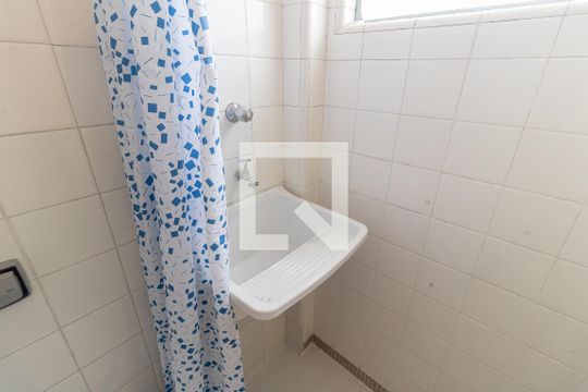 Baheiro e Lavanderia de apartamento à venda com 1 quarto, 28m² em Liberdade, São Paulo