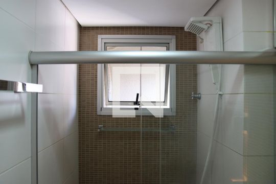 Banheiro de apartamento para alugar com 1 quarto, 57m² em Jardim Goiás, Goiânia
