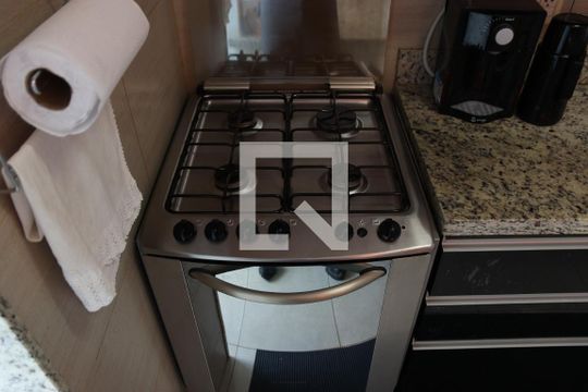 Cozinha de apartamento para alugar com 1 quarto, 57m² em Jardim Goiás, Goiânia