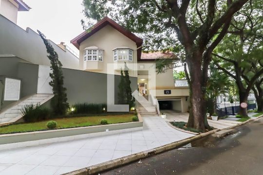 Fachada de casa de condomínio à venda com 4 quartos, 581m² em Residencial Morumbi, São Paulo