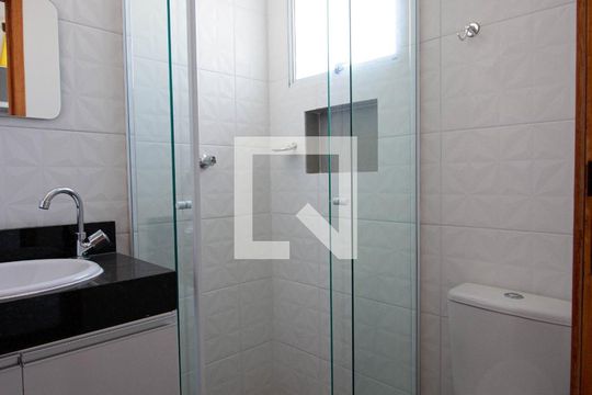 Banheiro de kitnet/studio para alugar com 1 quarto, 25m² em Cidade Antônio Estevão de Carvalho, São Paulo