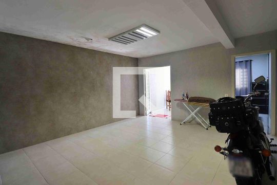 Garagem de casa à venda com 3 quartos, 272m² em Vila Pires, Santo André