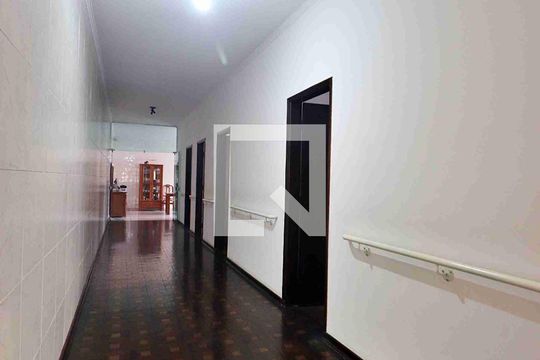 Corredor de casa à venda com 3 quartos, 210m² em Utinga, Santo André