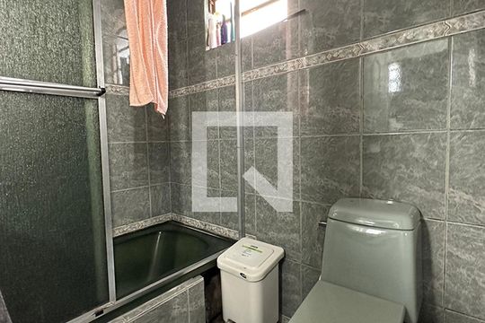 Banheiro 1 de casa à venda com 3 quartos, 196m² em Santos Dumont, São Leopoldo