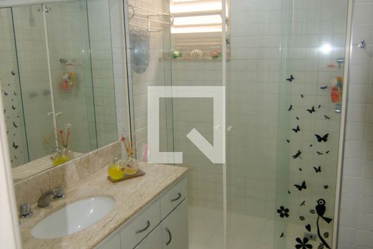 Banheiro 1 de apartamento à venda com 3 quartos, 139m² em Copacabana, Rio de Janeiro