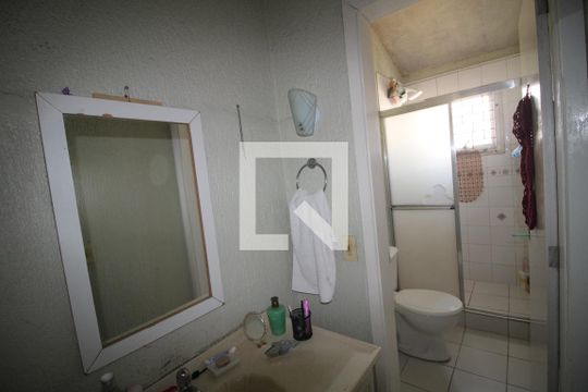 Banheiro de casa de condomínio à venda com 3 quartos, 102m² em Rio Branco, Canoas