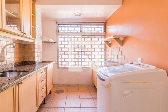 Cozinha de apartamento à venda com 1 quarto, 35m² em Glória, Porto Alegre