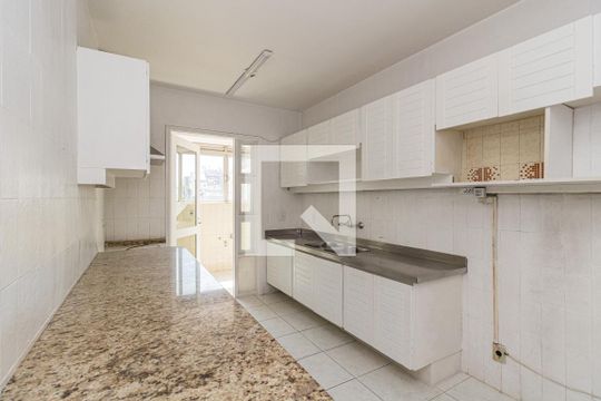 Cozinha de apartamento à venda com 3 quartos, 135m² em Rio Branco, Porto Alegre