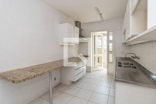 Cozinha de apartamento à venda com 3 quartos, 135m² em Rio Branco, Porto Alegre