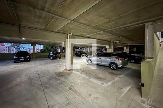 Garagem  de apartamento à venda com 3 quartos, 76m² em Vila Bela Vista, Santo André