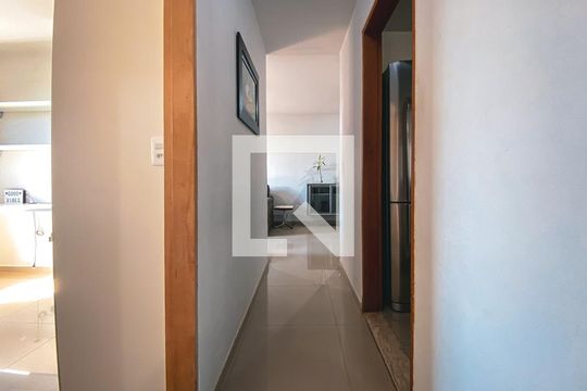 Corredor de apartamento à venda com 2 quartos, 58m² em Jardim Jaqueline, São Paulo