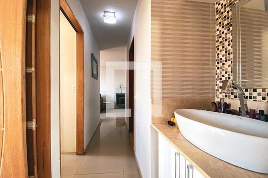 Banheiro  de apartamento à venda com 2 quartos, 58m² em Jardim Jaqueline, São Paulo