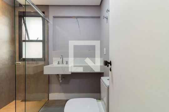 Banheiro de apartamento para alugar com 1 quarto, 48m² em Vila Uberabinha, São Paulo