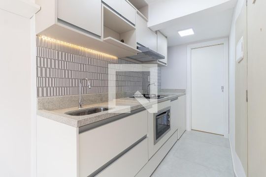 Cozinha de apartamento para alugar com 1 quarto, 43m² em Liberdade, São Paulo