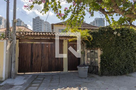 Fachada de casa para alugar com 3 quartos, 120m² em Recreio dos Bandeirantes, Rio de Janeiro