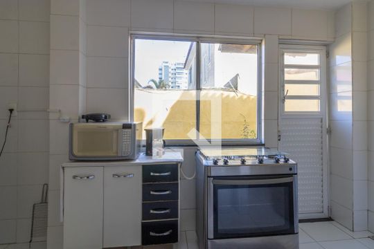 Cozinha e Área de Serviço de casa para alugar com 3 quartos, 120m² em Recreio dos Bandeirantes, Rio de Janeiro