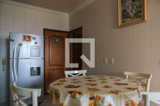 Cozinha de apartamento para alugar com 3 quartos, 115m² em Embaré, Santos