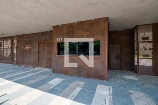 Fachada e portaria de kitnet/studio para alugar com 1 quarto, 33m² em Centro Histórico, Porto Alegre