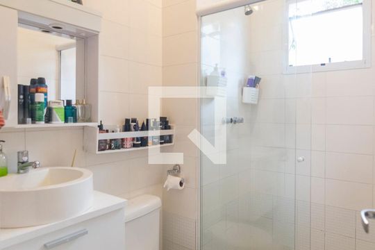 Banheiro da Suite de apartamento à venda com 3 quartos, 134m² em Vila Alzira, Santo André