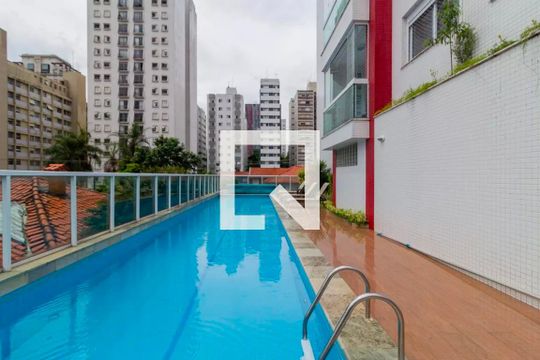 Piscina de apartamento para alugar com 1 quarto, 63m² em Vila Olímpia, São Paulo