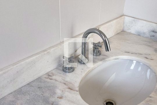Banheiro da Suíte de apartamento para alugar com 1 quarto, 63m² em Vila Olímpia, São Paulo