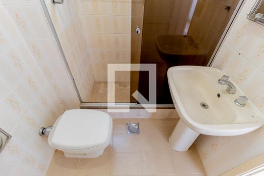 Banheiro de apartamento para alugar com 1 quarto, 46m² em Centro, Rio de Janeiro