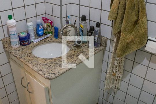 Banheiro de apartamento à venda com 2 quartos, 50m² em Sumarezinho, São Paulo
