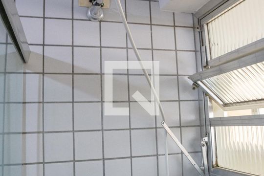 Banheiro de apartamento à venda com 2 quartos, 50m² em Sumarezinho, São Paulo
