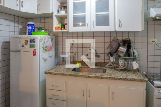 Cozinha de apartamento à venda com 2 quartos, 50m² em Sumarezinho, São Paulo