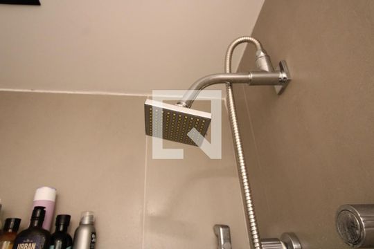 Banheiro - Chuveiro de kitnet/studio para alugar com 1 quarto, 30m² em Bom Retiro, São Paulo