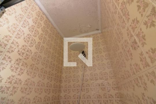 Banheiro  de casa para alugar com 2 quartos, 110m² em Vila Congonhas, São Paulo