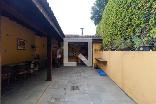 Quintal de casa à venda com 3 quartos, 212m² em Vila Nogueira, Campinas