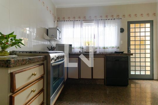 Cozinha de casa à venda com 3 quartos, 212m² em Vila Nogueira, Campinas