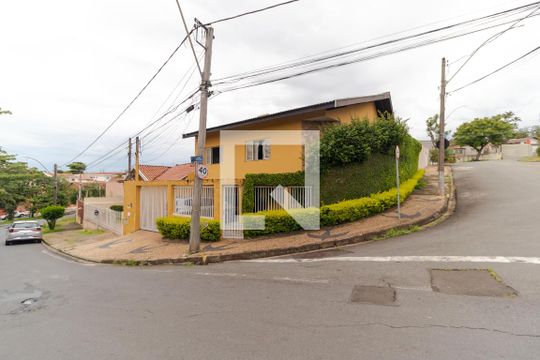 Fachada de casa à venda com 3 quartos, 212m² em Vila Nogueira, Campinas