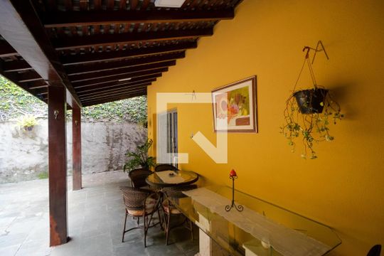 Varanda de casa à venda com 3 quartos, 212m² em Vila Nogueira, Campinas