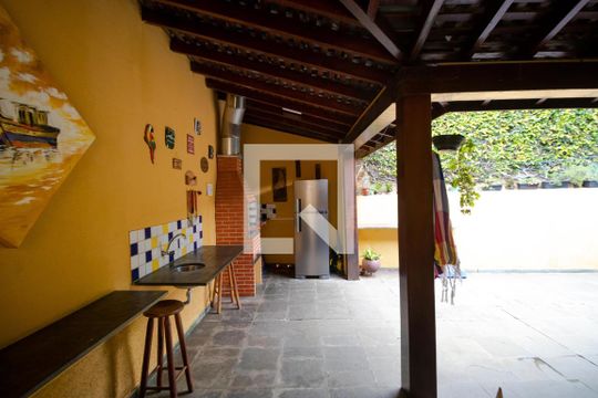 Churrasqueira de casa à venda com 3 quartos, 212m² em Vila Nogueira, Campinas